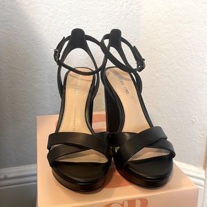 NWT Gianni Bini black leather heels size 7.5